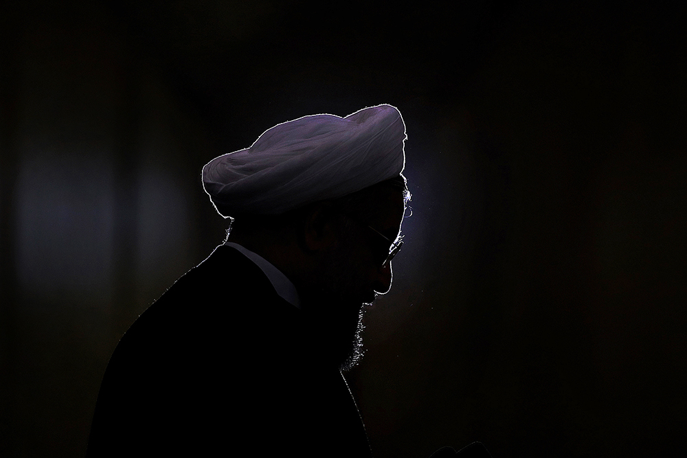 چرا روحانی تبدیل به تنها ترین رییس جمهور ایران شده است؟